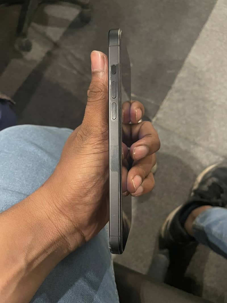 Iphone 15 pro max 3