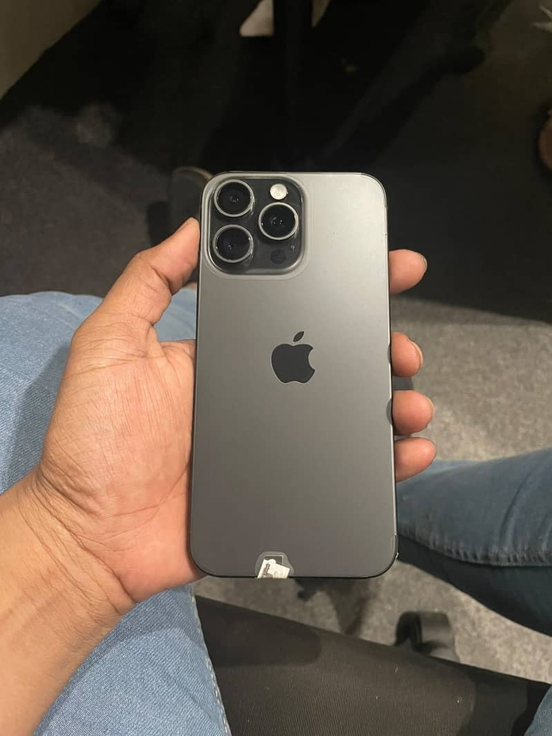 Iphone 15 pro max 4