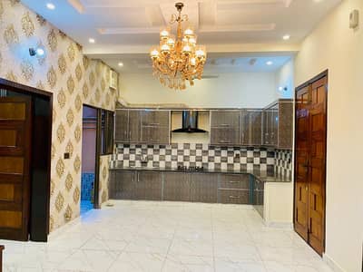 4.5 Marla Triple Storey Very Beautiful House For Sale in Samanabad N Block Lahore