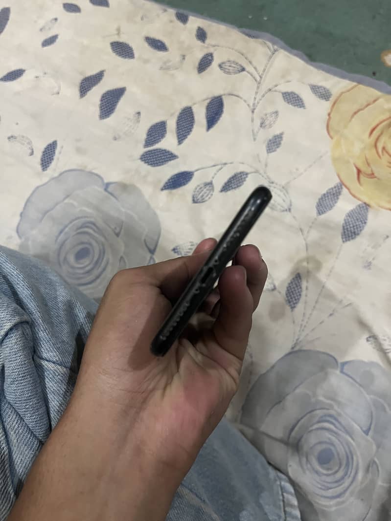 Apple iPhone 7 Plus 3