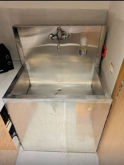 Stainless steel new surgical scrub sink