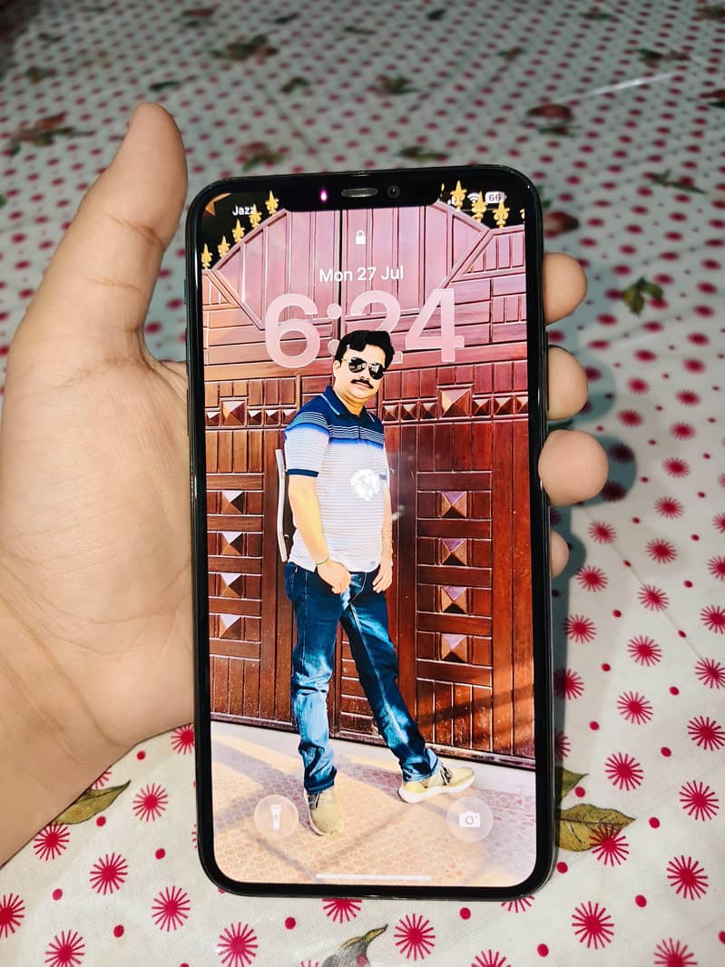 Apple iPhone 11 Pro Max 1
