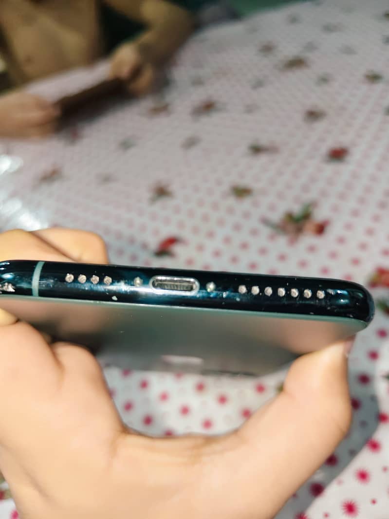 Apple iPhone 11 Pro Max 4