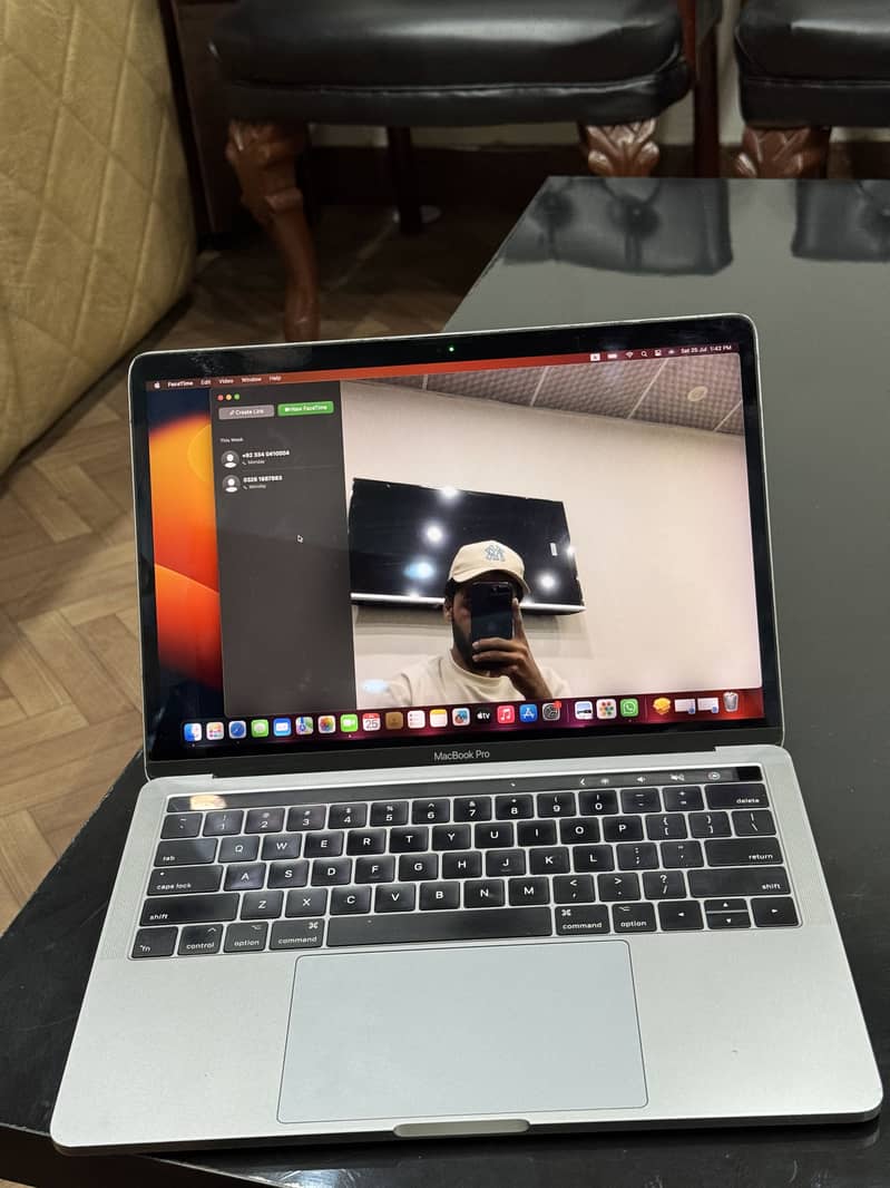 Macbook pro touch bar 1