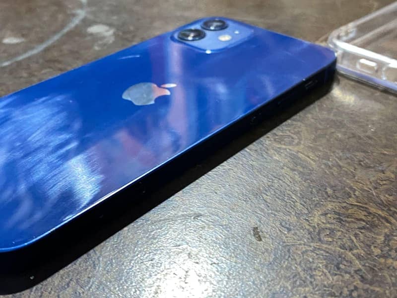 Apple iPhone 12 6