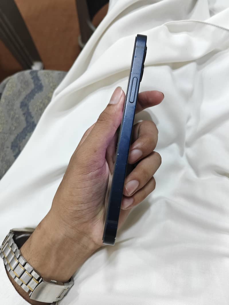Apple iPhone 12 6