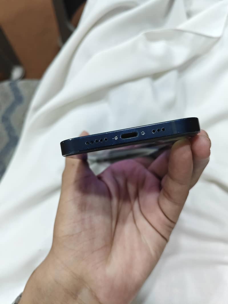 Apple iPhone 12 7