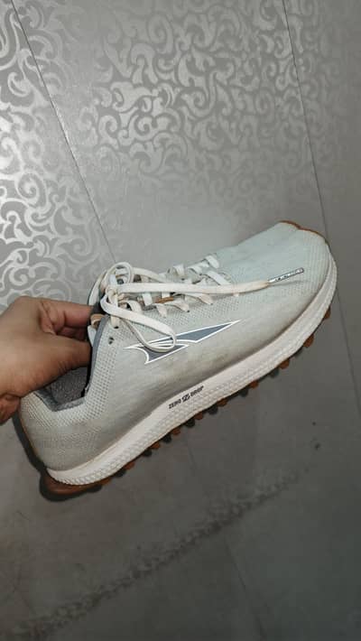 100% original Altra (pre-loved) shoes