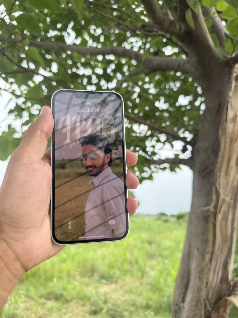 Apple iPhone 13 0
