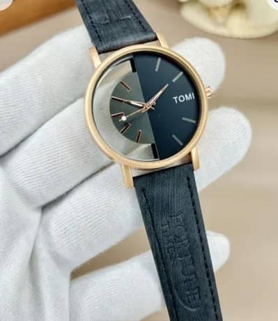 man's black leather Round Dail watch
