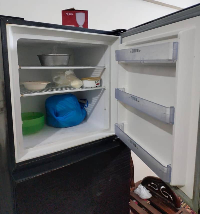 Dawlance  Refrigerators.    urgent for sale 4