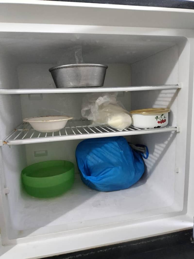 Dawlance  Refrigerators.    urgent for sale 5