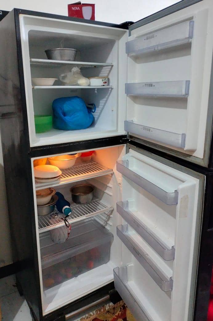 Dawlance  Refrigerators.    urgent for sale 7