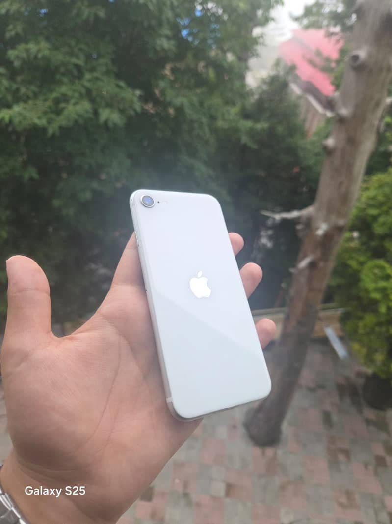 iPhone SE 0