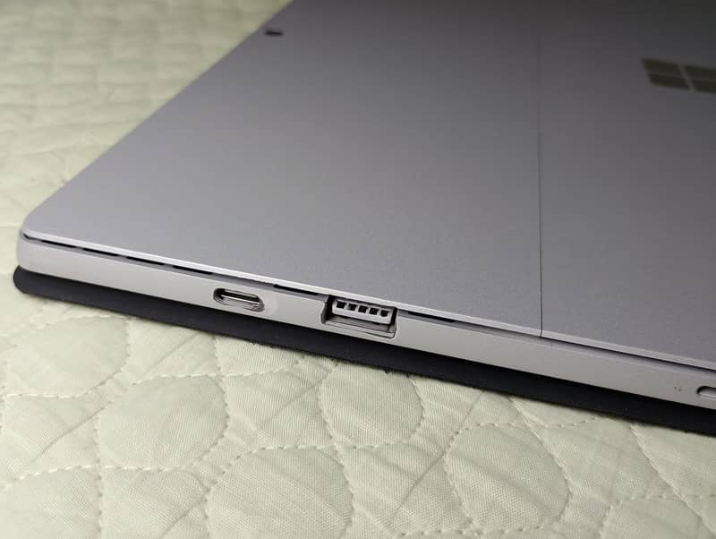 Microsoft surface pro 7+ 1