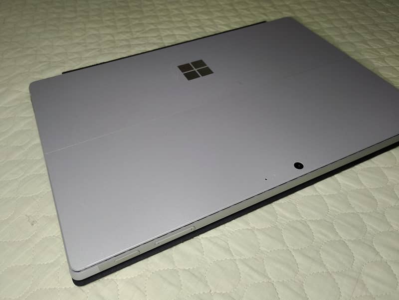 Microsoft surface pro 7+ 8