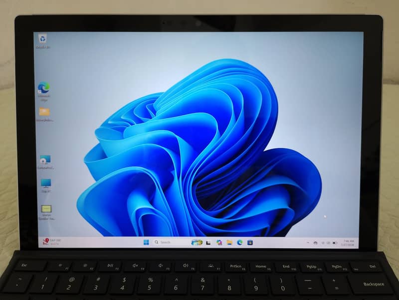 Microsoft surface pro 7+ 10