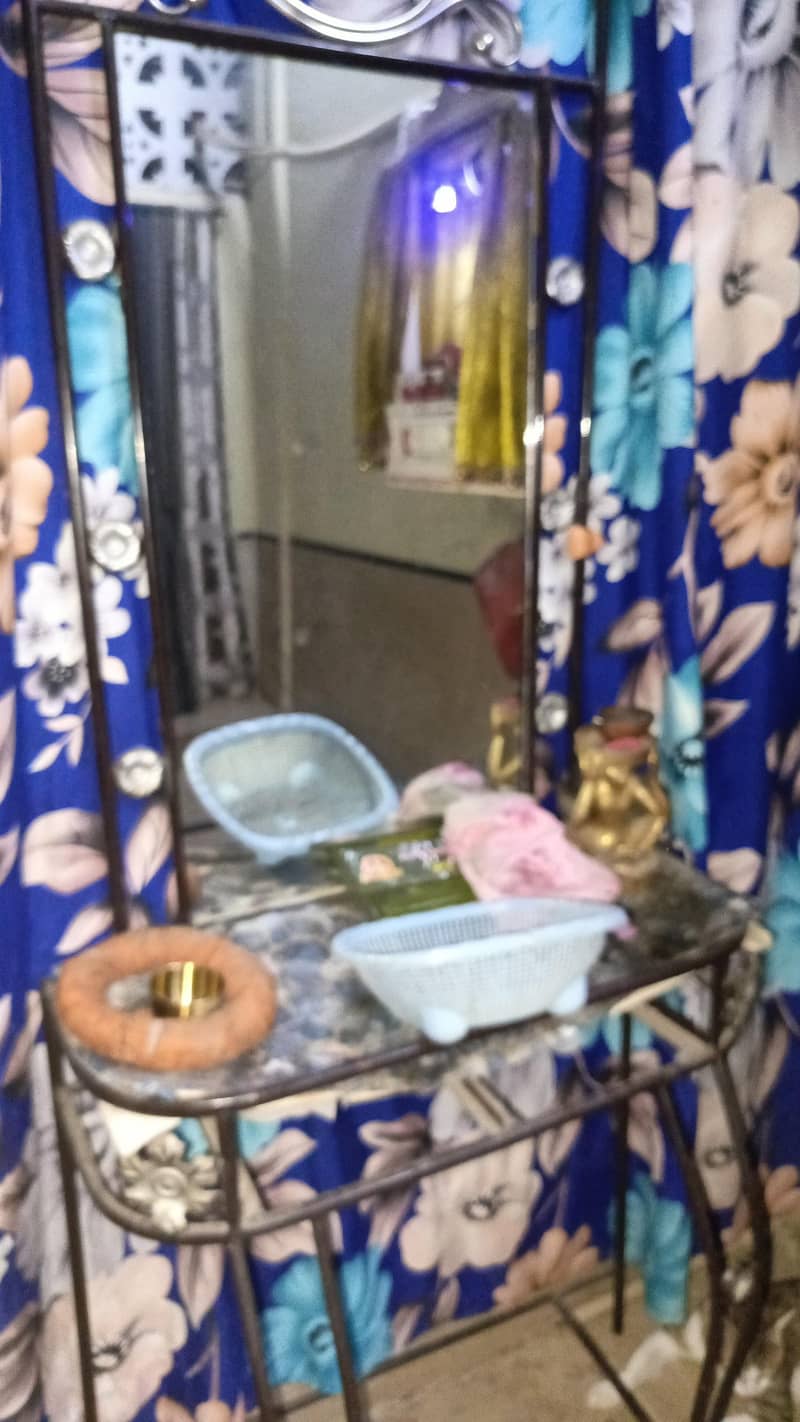 bed dressing table 2