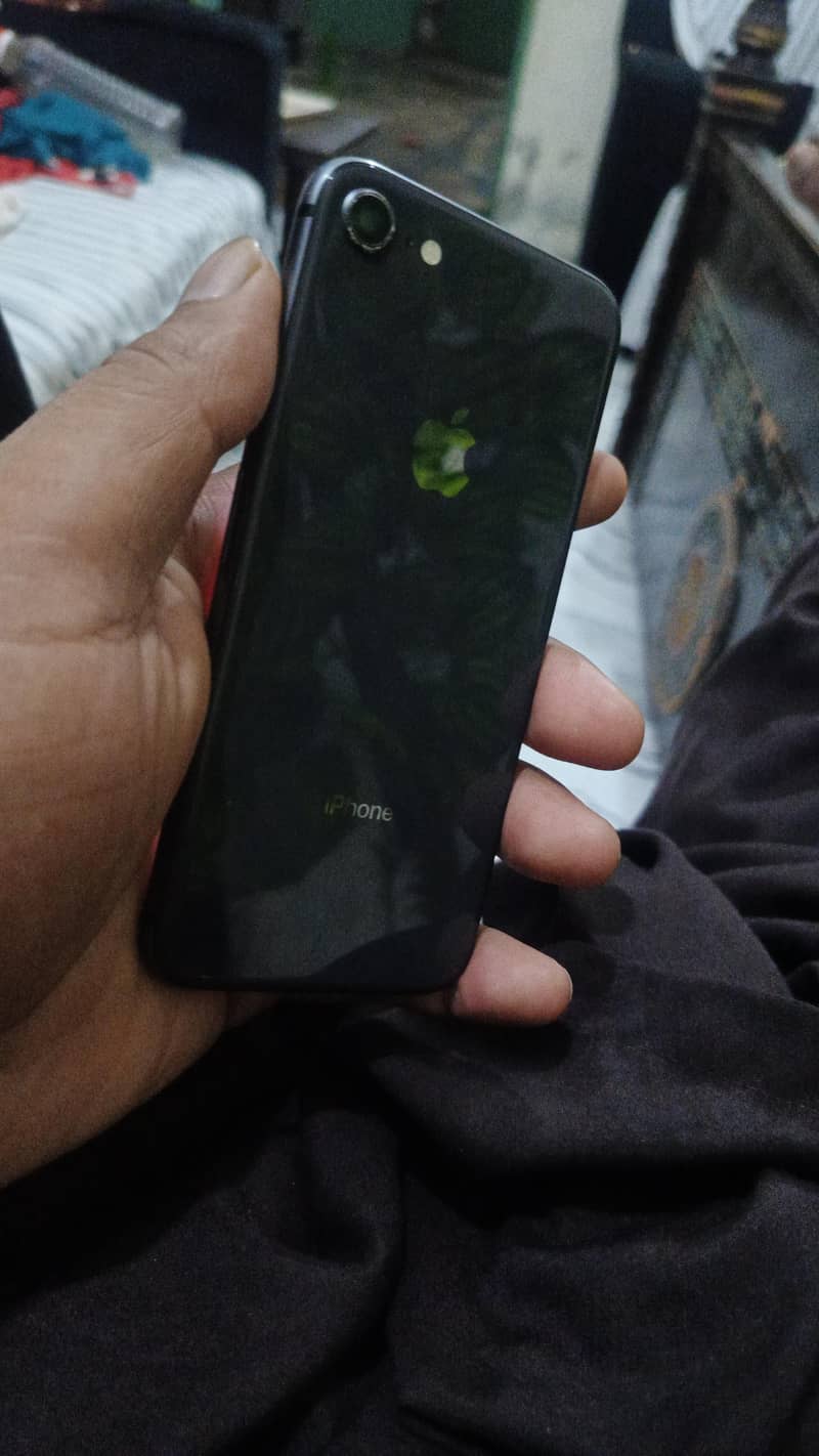 Apple iPhone 8 1