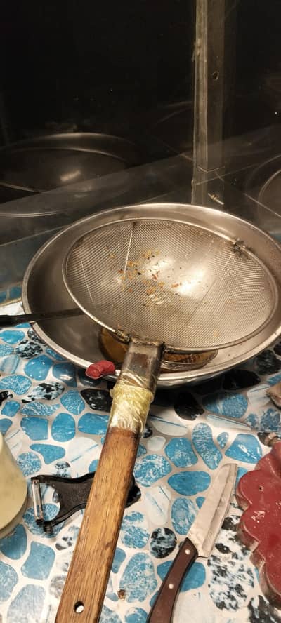fries counter with complete sman