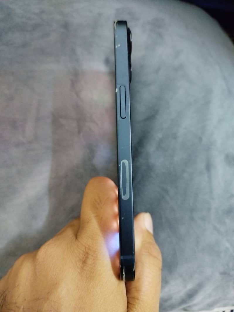 Apple iPhone 13 2