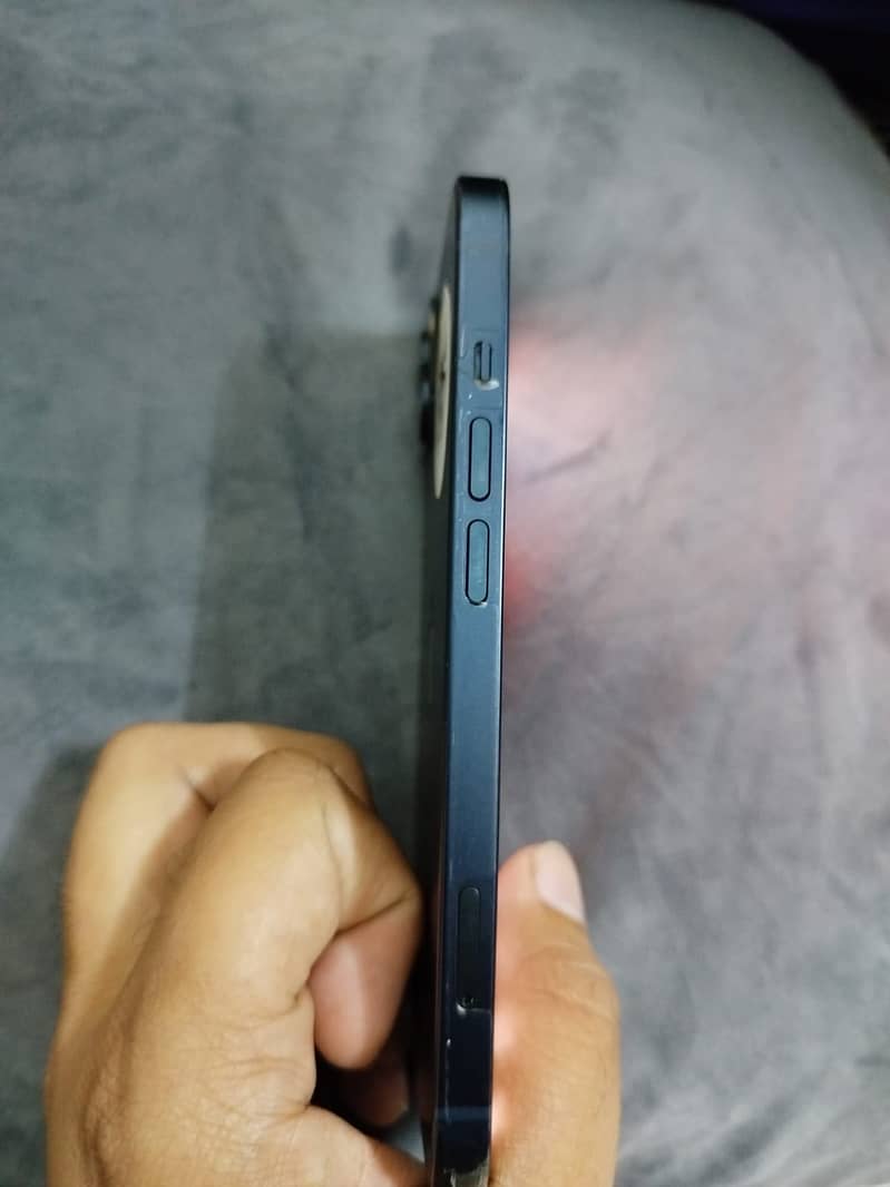 Apple iPhone 13 4