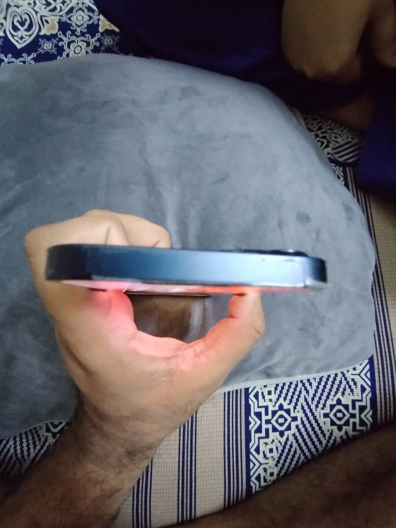 Apple iPhone 13 6