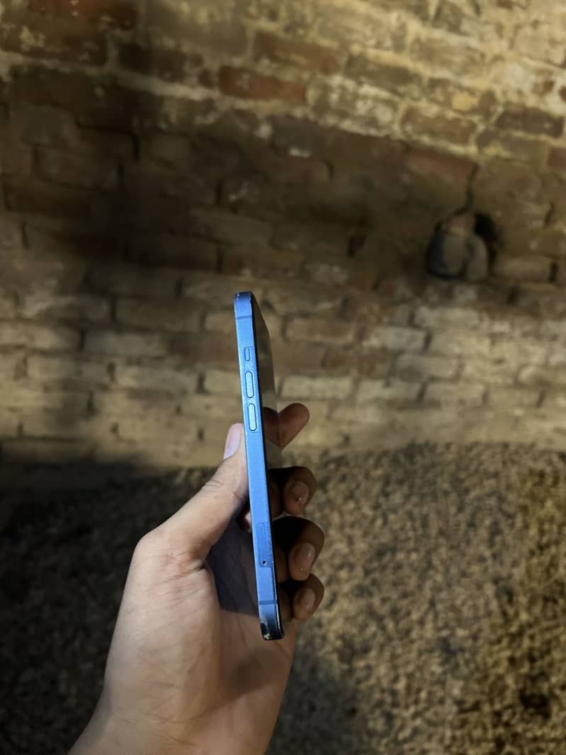 Apple iPhone 13 1