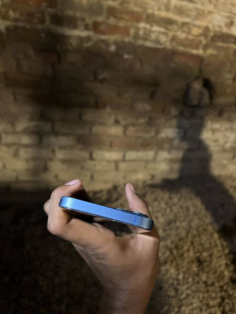 Apple iPhone 13 4