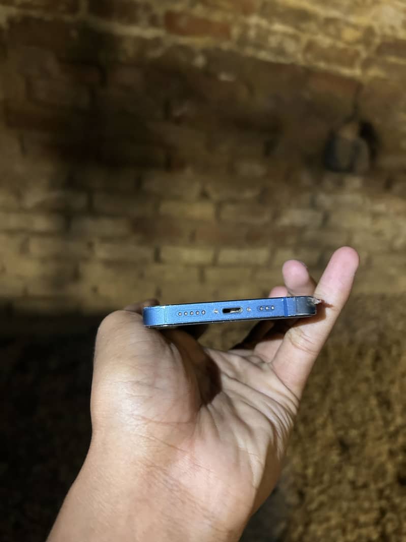 Apple iPhone 13 5