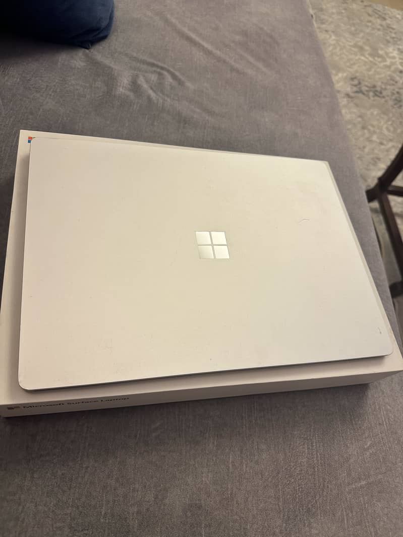 Microsoft surface laptop 1