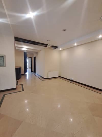 Stunning 6 Bedroom Full House For Rent!