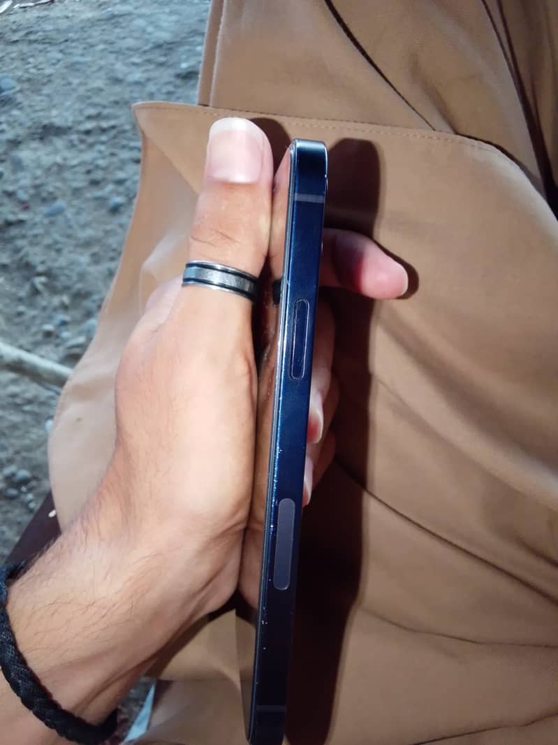 Apple iPhone 12 3