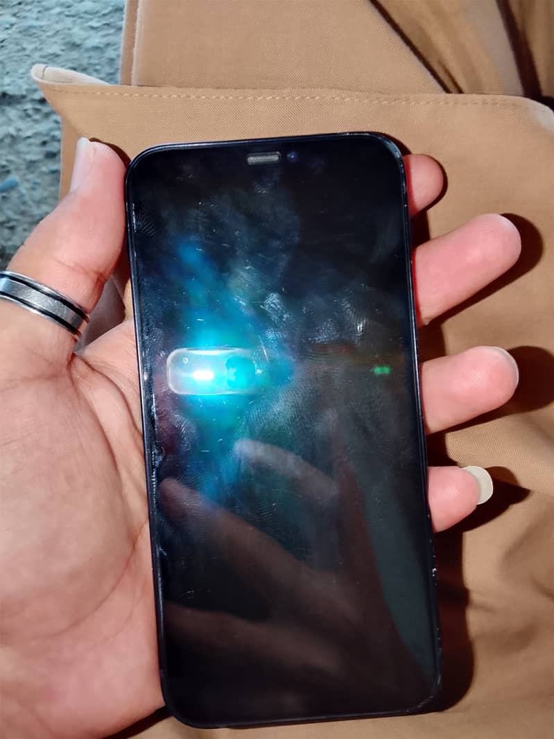 Apple iPhone 12 4