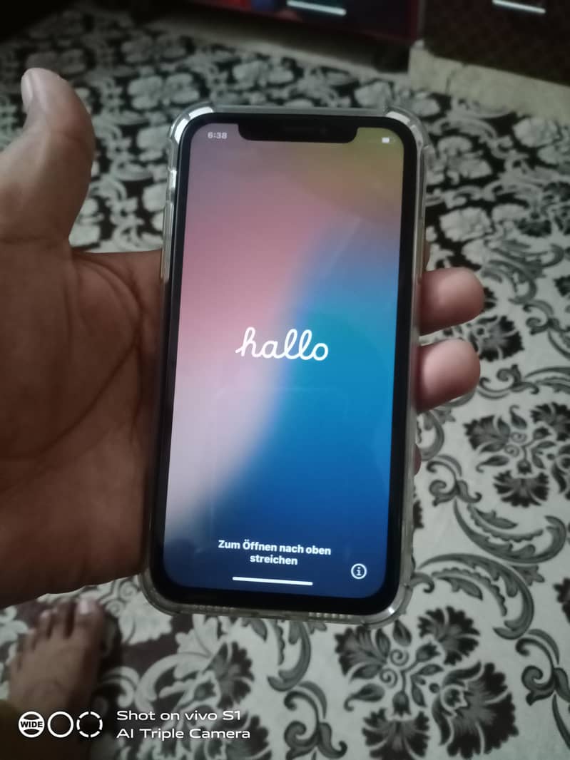 Apple iPhone XR 0