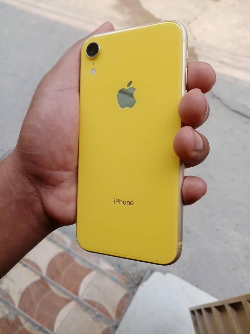 Apple iPhone XR 1