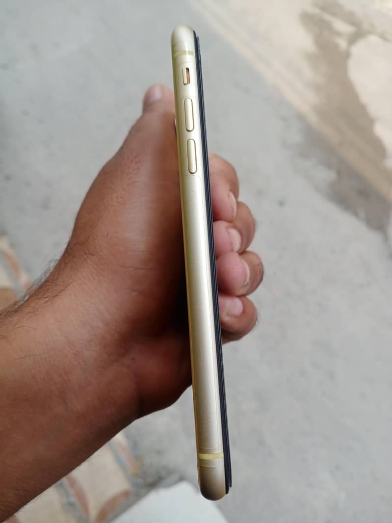 Apple iPhone XR 4
