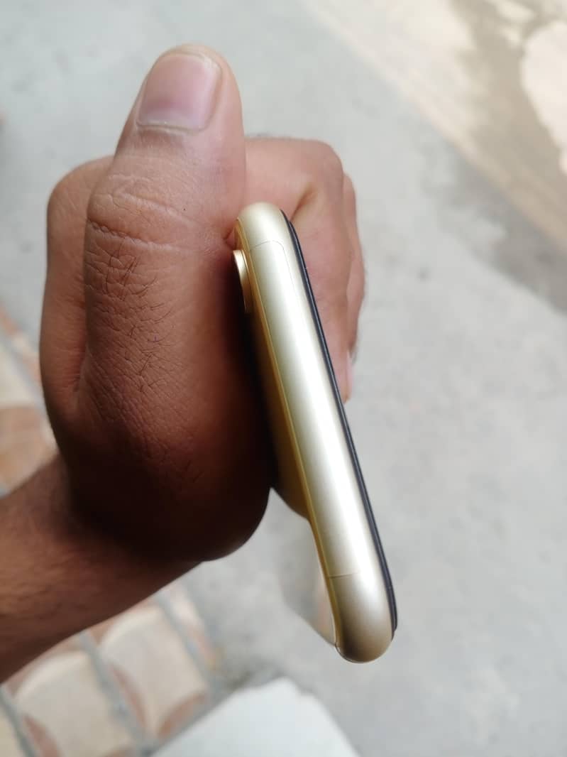 Apple iPhone XR 5