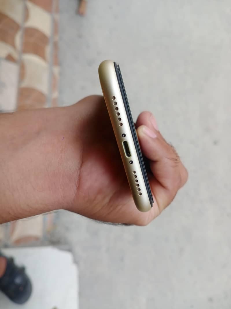 Apple iPhone XR 6