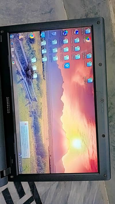 Samsung  i3 for sale v good condition