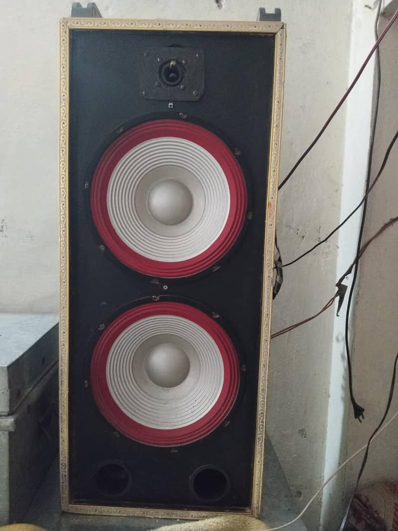 one pair speaker 1