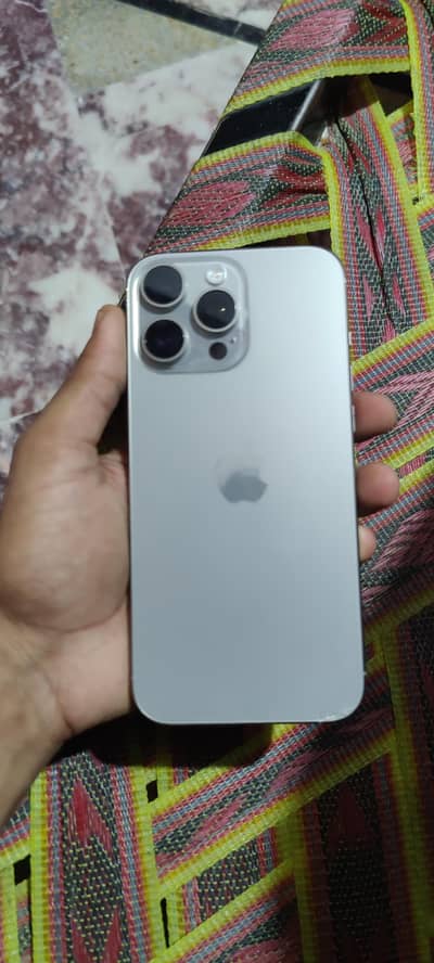 Apple iPhone 16 Pro Max