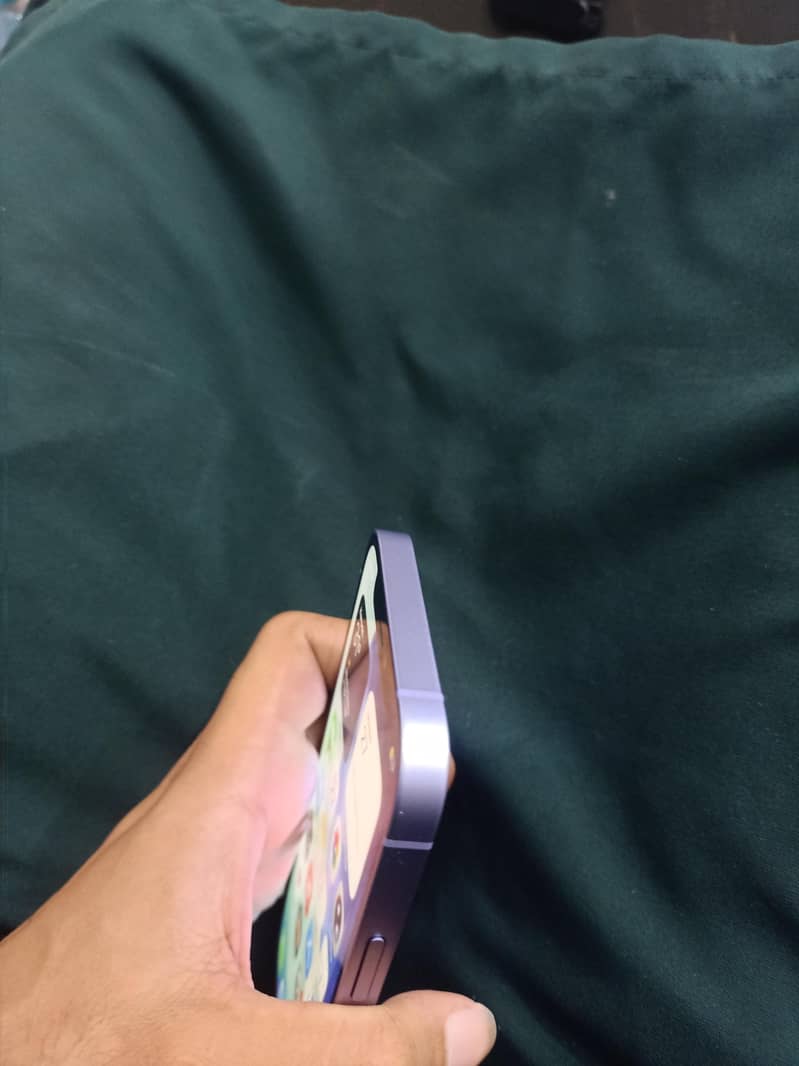 Apple iPhone 12 1