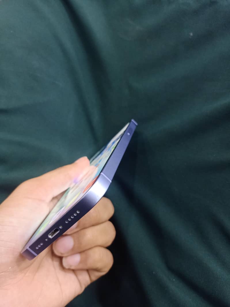Apple iPhone 12 6