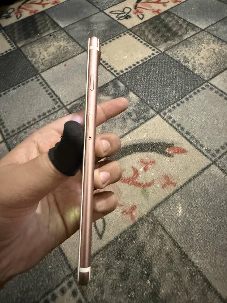 Apple iPhone 7 Plus 4