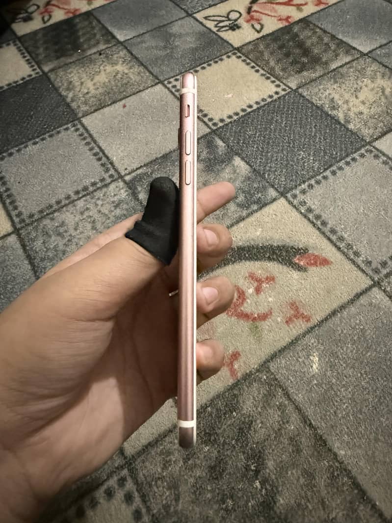 Apple iPhone 7 Plus 5