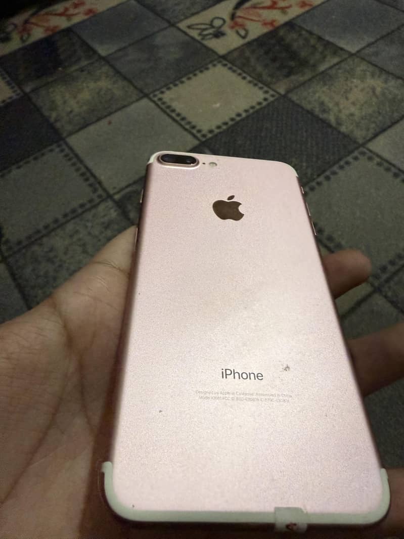 Apple iPhone 7 Plus 6
