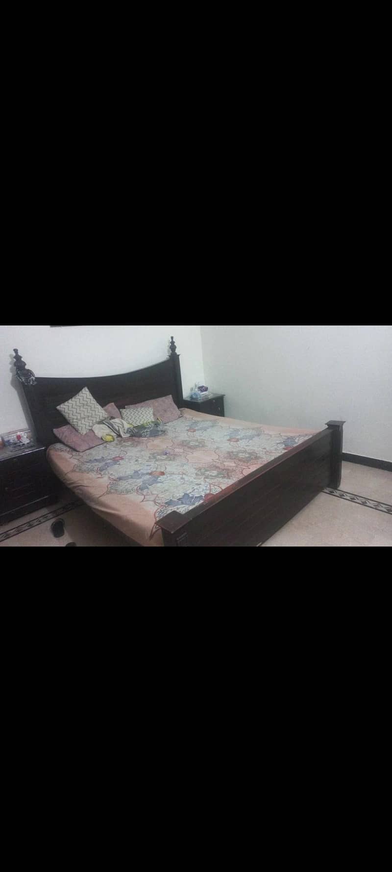 bed with side tables 0