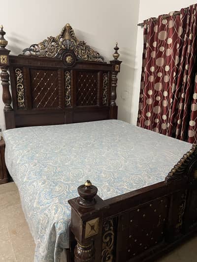 Chinyuti King size double bed with mattress and dressing table