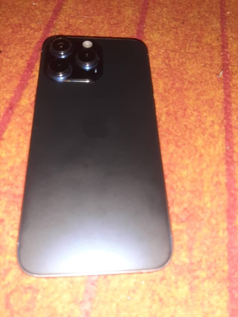 iPhone 15 Pro Max 1